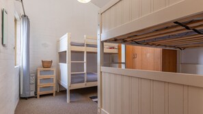 2 bedrooms, iron/ironing board, free internet