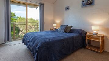 2 bedrooms, iron/ironing board, free internet