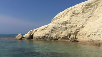 Una spiaggia nelle vicinanze