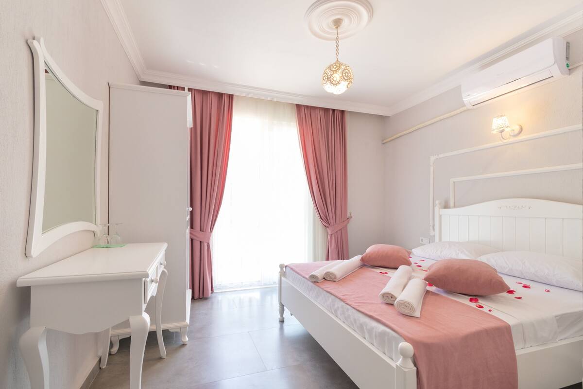 Economy-Doppelzimmer, 1 Queen-Bett, Gartenblick | Kostenloses WLAN