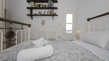 Traditional House, Sea View | Hypo-allergenic bedding, laptop workspace, soundproofing
