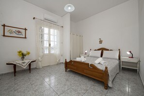 Traditioneel huis, uitzicht op zee | Hypoallergeen beddengoed, een laptopwerkplek, geluiddichte muren