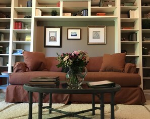 Smart TV, Netflix, books, streaming services - THE CHARM of DOOR COUNTY - Cuteness and elegance combined! (Ephraim)