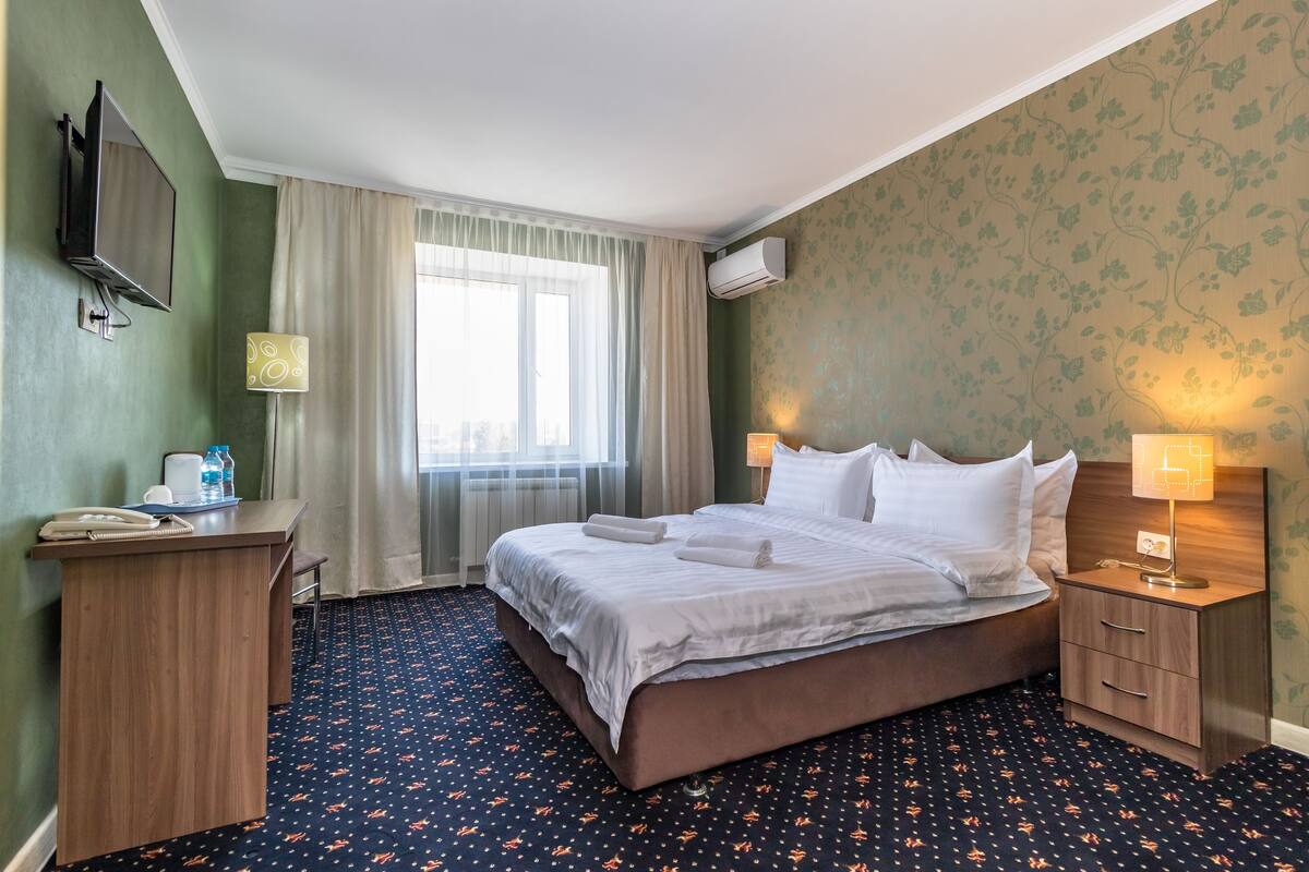 Standard-Doppelzimmer | Zimmersafe, Schreibtisch, schallisolierte Zimmer, Zustellbetten