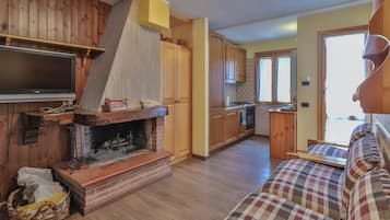 Apartment, 2 Bedrooms | Private kitchenette | Fridge, stovetop, cookware/dishes/utensils