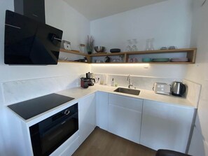 Fridge, microwave, oven, stovetop