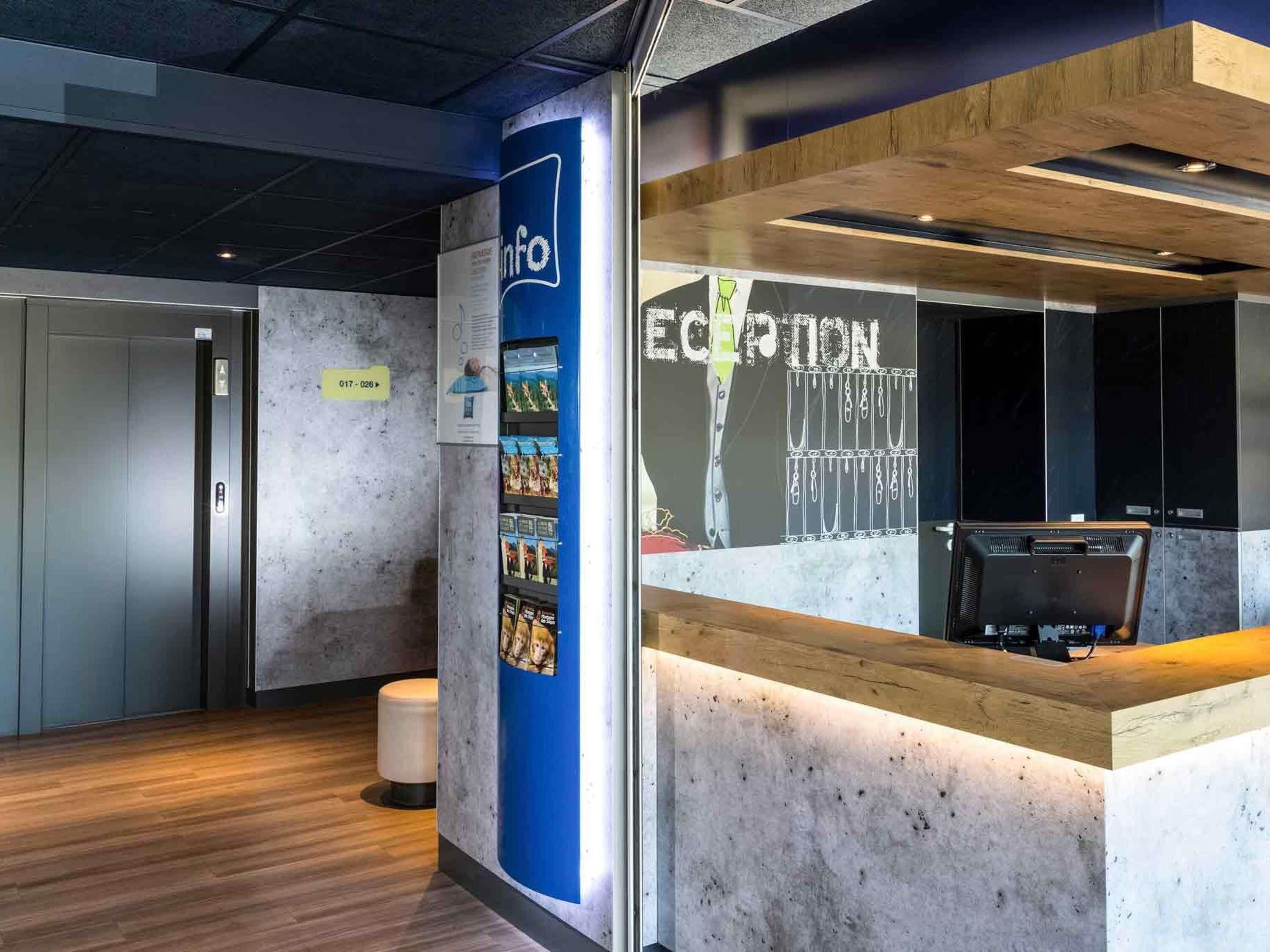 Habitación triple, varias camas | Exterior