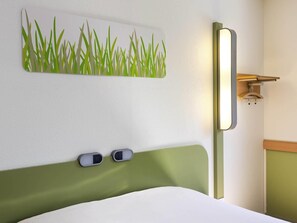 Escritorio, insonorización, wifi gratis y ropa de cama 