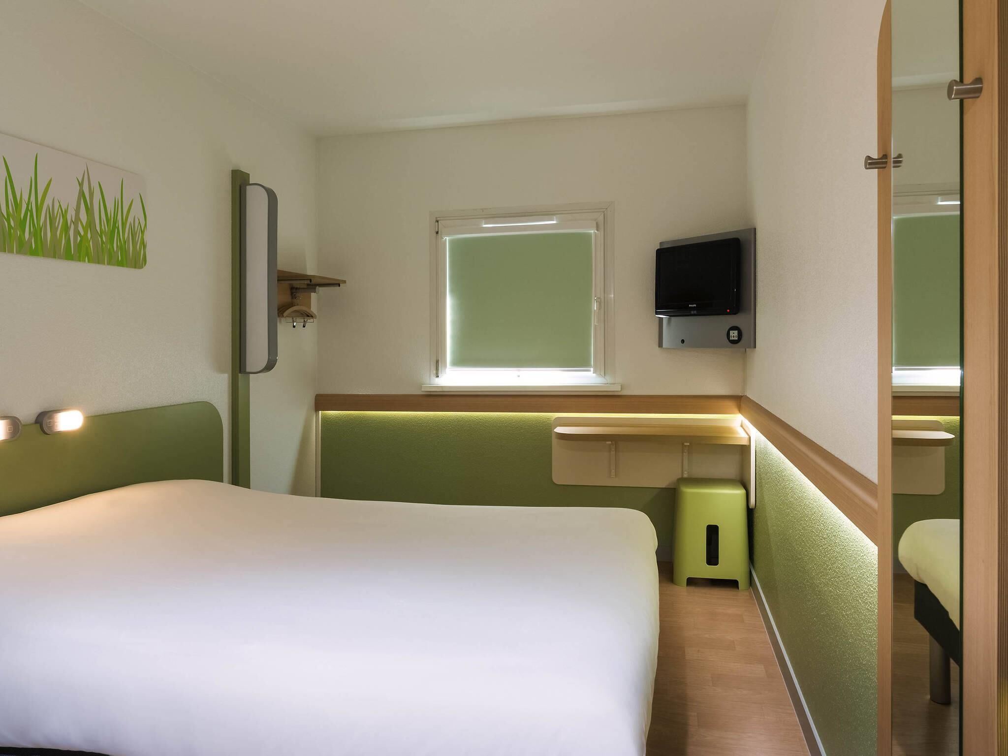 Kamar Double | Meja kerja, kedap suara, Wi-Fi gratis, dan seprai linen