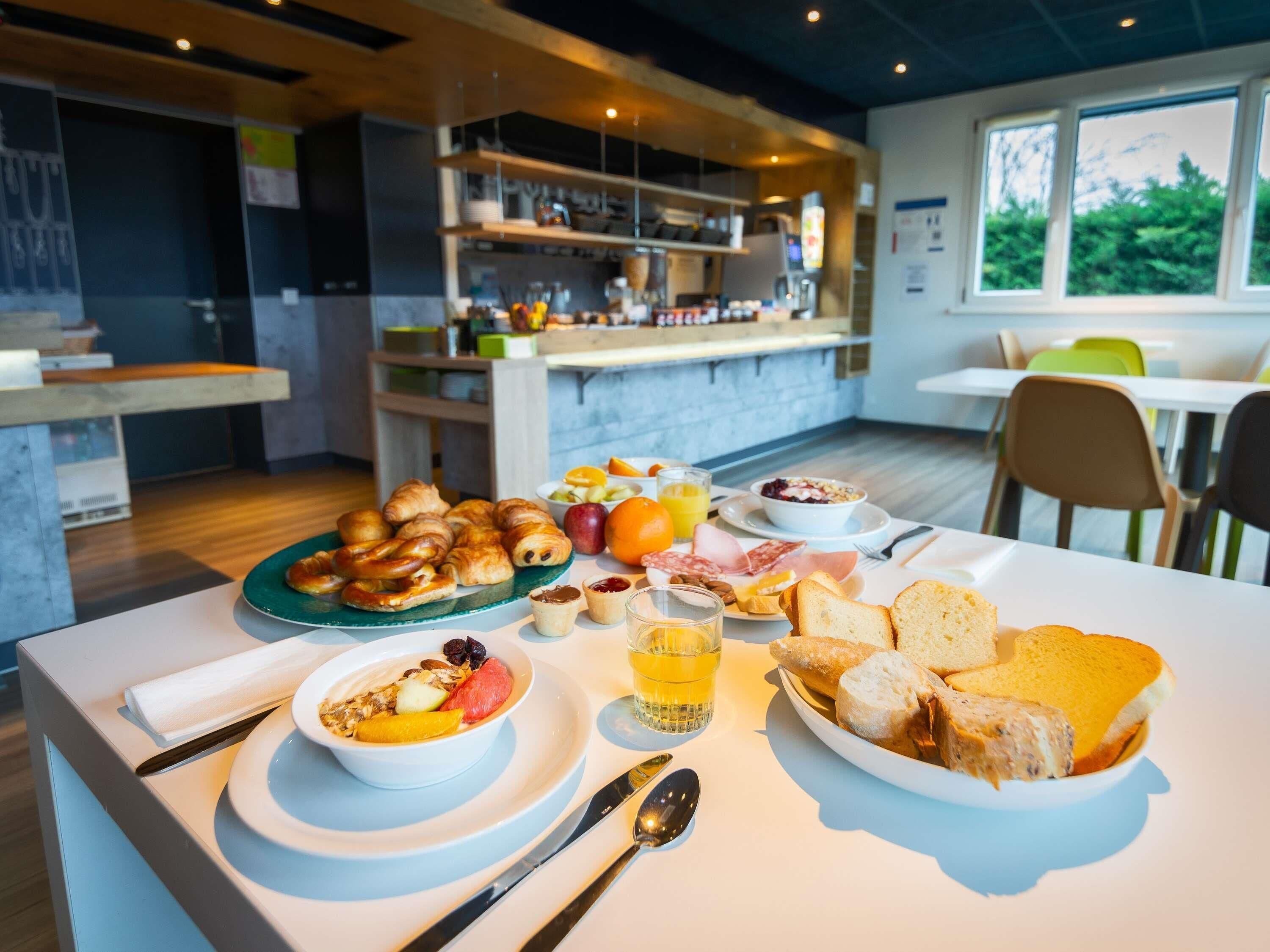 Daily buffet breakfast for a fee