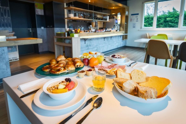 Daily buffet breakfast for a fee
