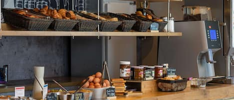 Daily buffet breakfast (EUR 9.90 per person)