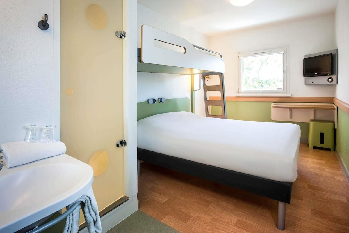 Phòng 3, nhiều giường | Bàn, phòng cách âm, truy cập Internet không dây miễn phí