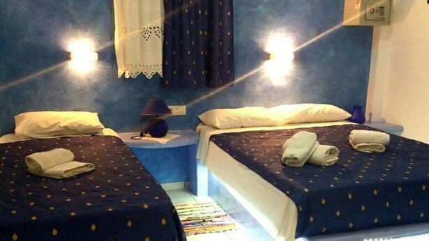 Triple Room | In-room safe, soundproofing, iron/ironing board (on request) - The Greek Islands (Santorini)