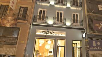 Fachada del alojamiento - Noche