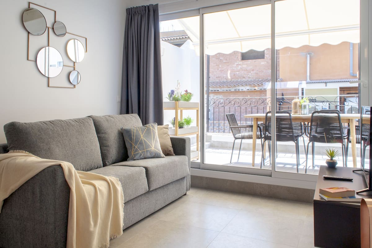 Penthouse, 2 Bedrooms, Balcony | Living area | Smart TV