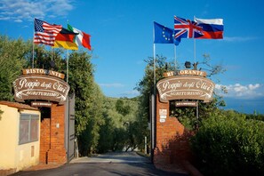 Welcome to Poggio degli Olivi AGRITURISMO, where a restaurant and agritourism experience await.
