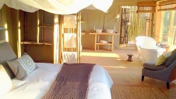Elephant Camp - Elevated Tented Suites (1) | Peti besi dalam bilik, Wi-fi percuma, cadar katil
