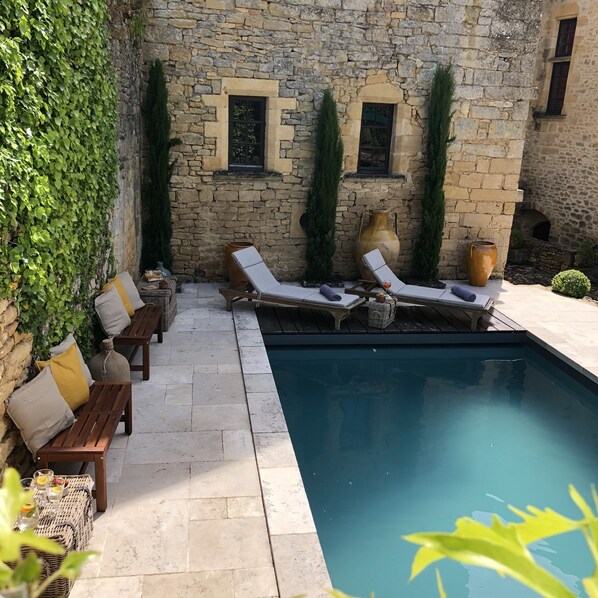 Seasonal outdoor pool, open 8:30 AM to 6:00 PM, pool umbrellas