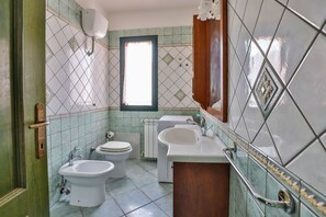 Villa, 2 chambres | Salle de bain