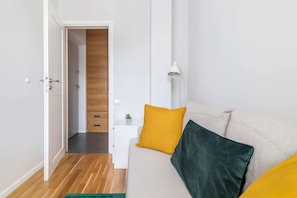 Superior-Apartment | 2 Schlafzimmer, Allergikerbettwaren, individuell dekoriert