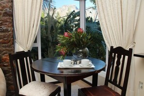 스탠다드 더블룸 (Kliphuis) | 객실 내 금고, 책상, 노트북 작업 공간, 암막 커튼