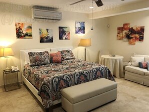 3 chambres, coffres-forts dans les chambres, bureau