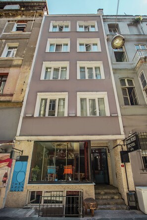 Front of property - Royal Family Hotel (Istanbul)