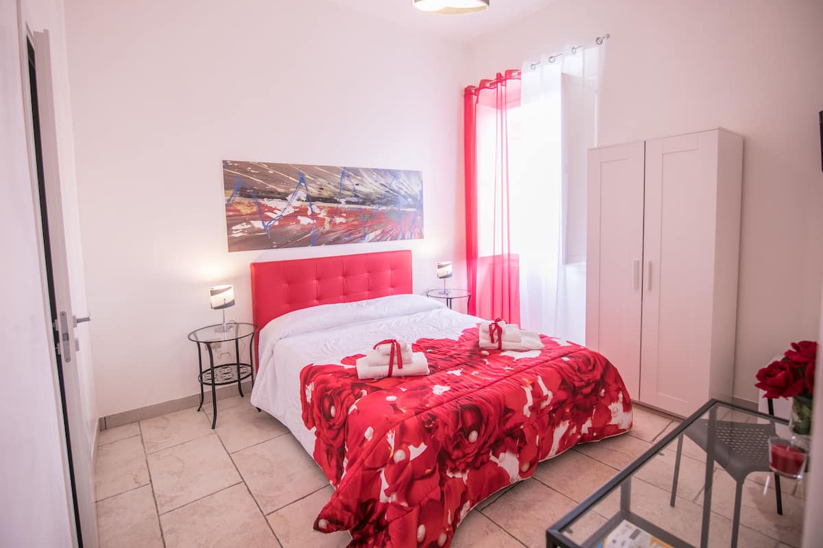 Double Room, 1 Queen Bed | In-room safe, desk, WiFi (free), bed sheets