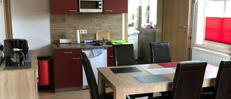 Basic-Apartment, 2 Schlafzimmer | Wohnbereich