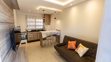 Apartamento premium | Área de estar | Smart TV, Netflix