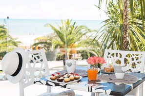 매일 뷔페 무료 아침 식사 포함