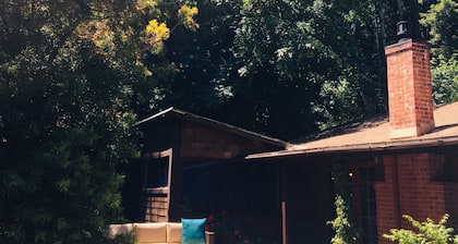 Berghütte in der Nähe von Russian River, Wandern und Innenstadt, Familie und Haustier friendl