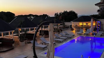 Seasonal outdoor pool, pool umbrellas, sun loungers