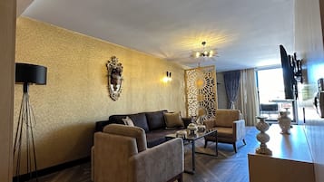 Silver Suit | 1 bedroom, free minibar items, in-room safe, desk