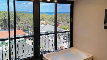 Loft Suit | 1 bedroom, free minibar items, in-room safe, desk