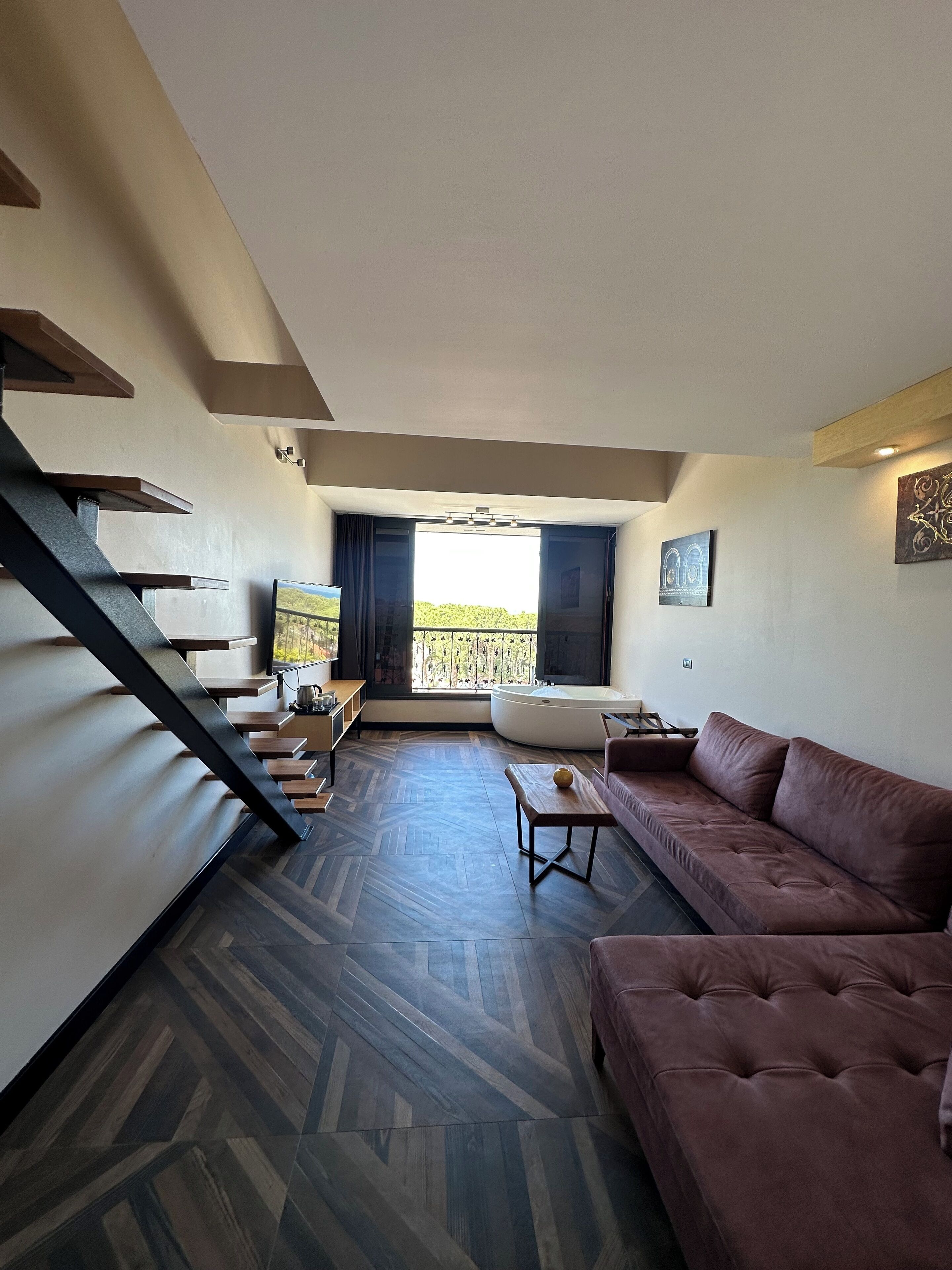 Artículos del minibar gratis y caja de seguridad en la habitación 