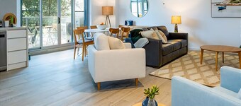 SALT 7 Spacious Luxury in Sorrento walk to the beach