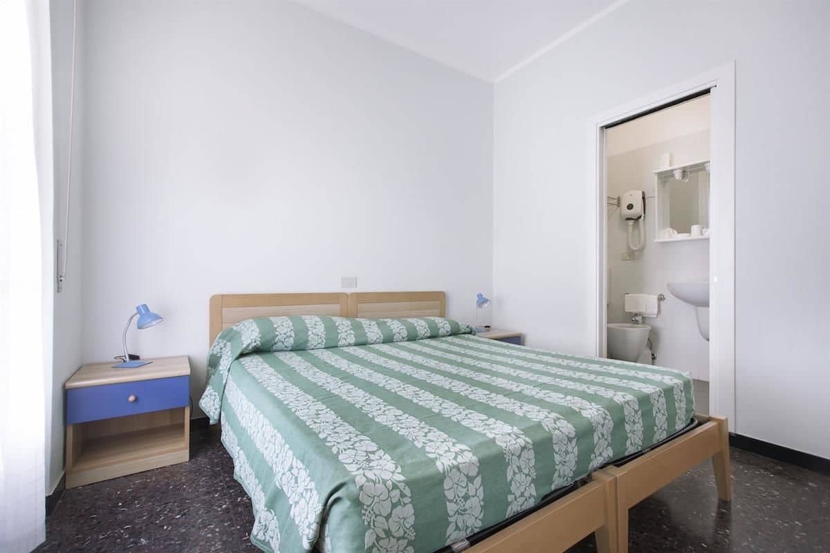 Shower, free toiletries, hair dryer, bidet
