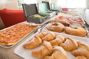 Free daily buffet breakfast  - Albergo Teresa (Laigueglia)