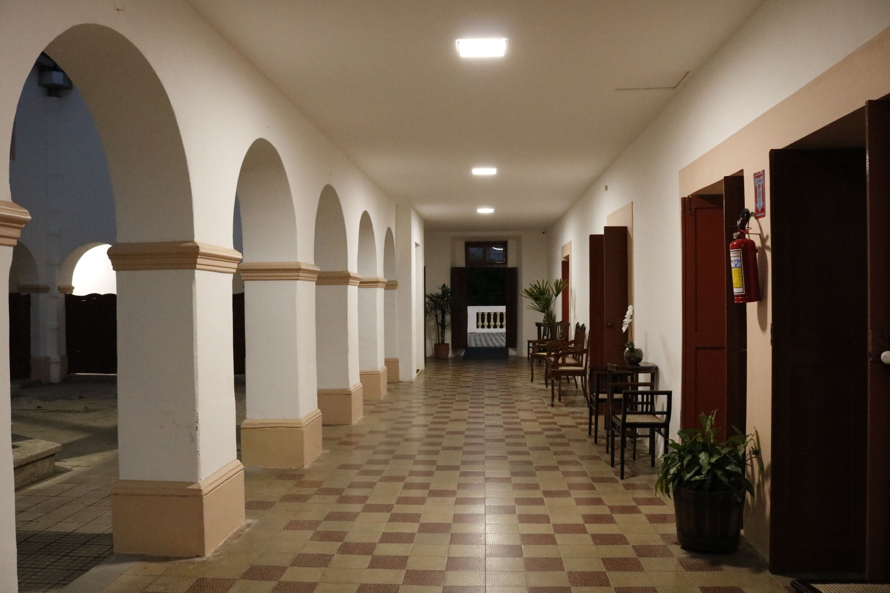 42-inch smart tv with digital channels, tv