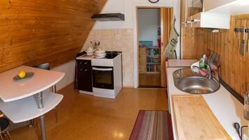 Apartment | Eigene Küche | Großer Kühlschrank, Mikrowelle, Ofen, Herdplatte