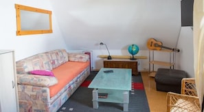 Apartment | Living room | Flat-screen TV - Apartment Welcome (Allersberg)