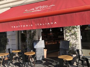 Outdoor dining - Quality apartment - balcony, elevator, cozy, well equipped, view in Old Nice (Nice)