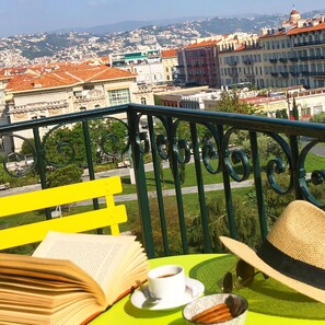 Outdoor dining - Quality apartment - balcony, elevator, cozy, well equipped, view in Old Nice (Nice)
