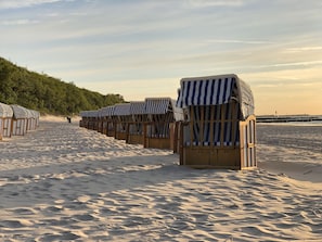Aan het strand, ligstoelen aan het strand