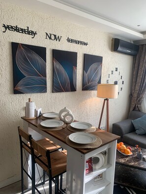 Business suite | Woonruimte | Een lcd-televisie