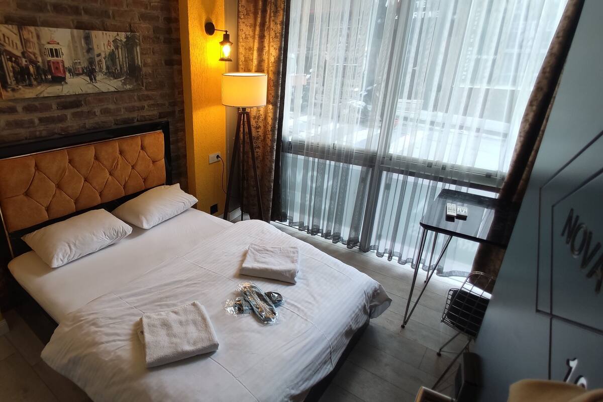 Estudio estándar, 1 cama matrimonial | 1 habitación, ropa de cama de alta calidad y edredón
