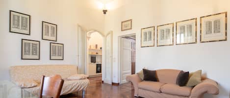 Classic Apartment, 1 Bedroom | Living room