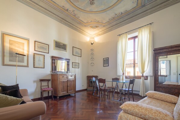 Classic Apartment, 1 Bedroom | Living room